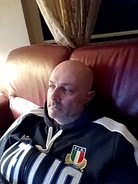 Snapshot of Alexis_Bull chatting on February 14, 11:56 pm Alexis Bull online show from February 14, 11:56 pm