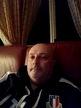 Snapshot of Alexis_Bull chatting on February 18, 11:33 pm Alexis Bull online show from February 18, 11:33 pm