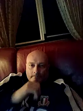 Snapshot of Alexis_Bull chatting on February 19, 11:45 pm Alexis Bull online show from February 19, 11:45 pm