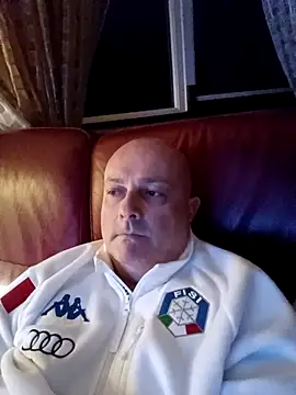 Snapshot of Alexis_Bull chatting on February 22, 11:25 pm Alexis Bull online show from February 22, 11:25 pm