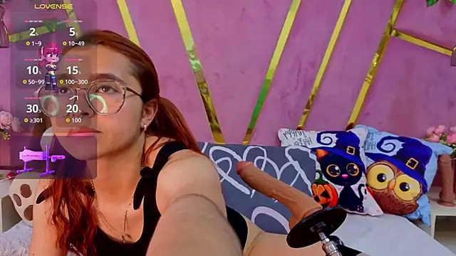 Snapshot of MilleyJones chatting on October 7, 8:28 pm MilleyJones online show from October 7, 8:28 pm