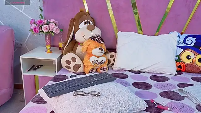 Snapshot of MilleyJones chatting on October 14, 7:58 pm MilleyJones online show from October 14, 7:58 pm