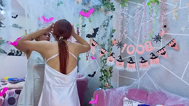 Snapshot of MilleyJones chatting on October 16, 7:59 pm MilleyJones online show from October 16, 7:59 pm