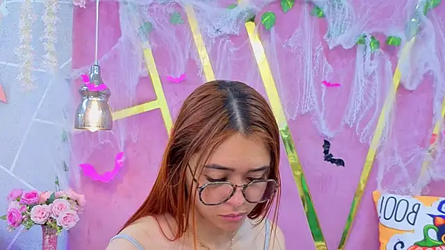 Snapshot of MilleyJones chatting on October 17, 6:21 pm MilleyJones online show from October 17, 6:21 pm