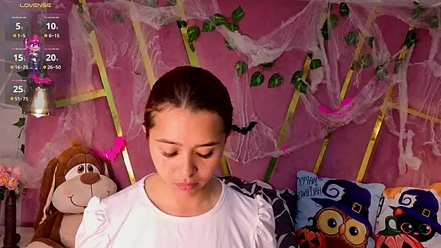 Snapshot of MilleyJones chatting on October 27, 7:51 pm MilleyJones online show from October 27, 7:51 pm