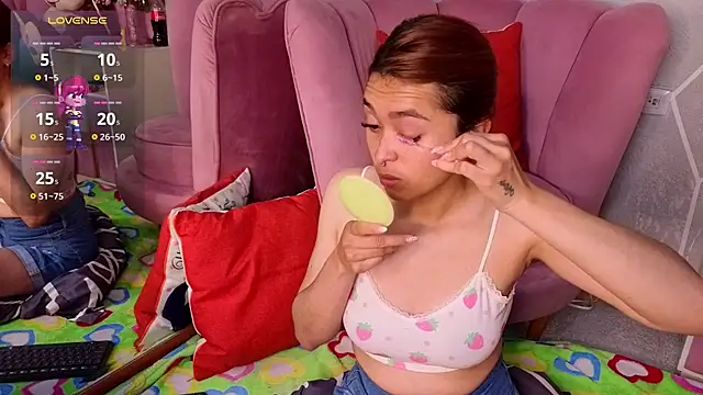 Snapshot of MilleyJones chatting on November 8, 7:45 pm MilleyJones online show from November 8, 7:45 pm