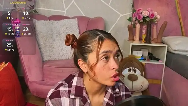 Snapshot of MilleyJones chatting on November 25, 12:27 pm MilleyJones online show from November 25, 12:27 pm