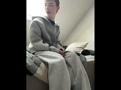 Snapshot of colar55x chatting on February 18, 2:24 pm colar55x online show from February 18, 2:24 pm