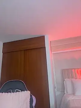 ArianaReynoldss online show from April 10, 10:20 am