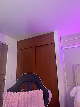 ArianaReynoldss online show from May 28, 10:01 am