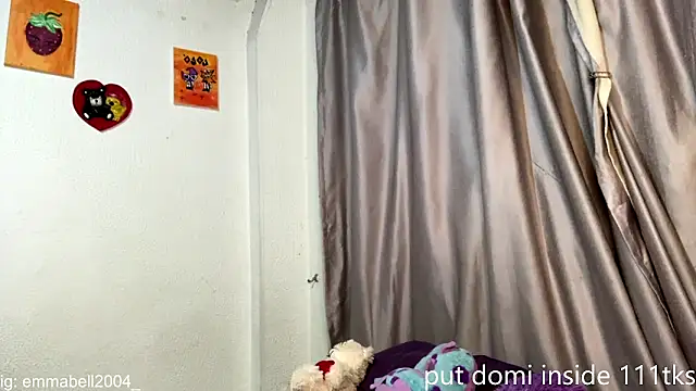 Snapshot of emma__bell_ chatting on April 3, 2:42 am emma bell online show from April 3, 2:42 am
