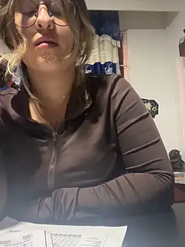 Snapshot of emma__bell_ chatting on April 5, 6:10 am emma bell online show from April 5, 6:10 am