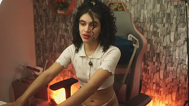 bonniie 98  online show from June 1, 7:04 pm
