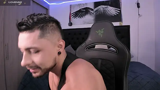 santi aesthetic online show from September 29, 3:22 am