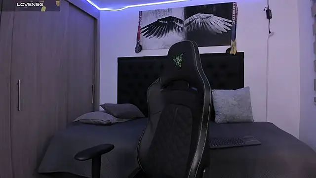 santi aesthetic online show from February 1, 3:05 am