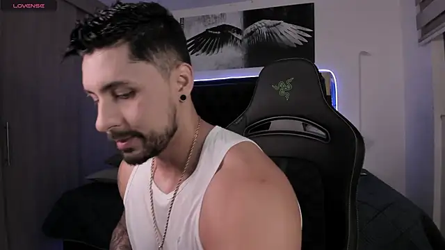 santi aesthetic online show from March 26, 2:39 am