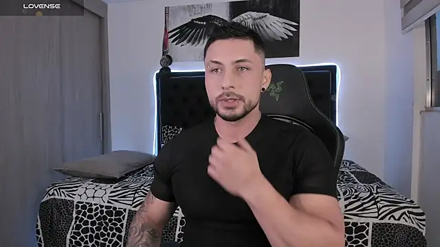 Snapshot of santi_aesthetic chatting on May 23, 11:20 pm santi aesthetic online show from May 23, 11:20 pm