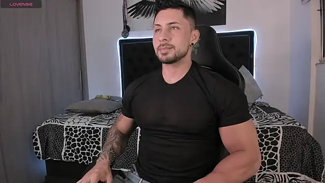 Snapshot of santi_aesthetic chatting on May 30, 5:26 am santi aesthetic online show from May 30, 5:26 am
