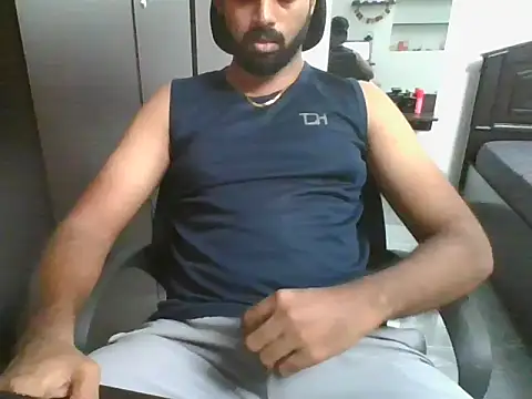 lovelyakash69 online show from April 16, 12:28 pm