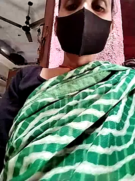 Snapshot of Soniy-Maax chatting on February 24, 8:45 am Soniy-Maax online show from February 24, 8:45 am