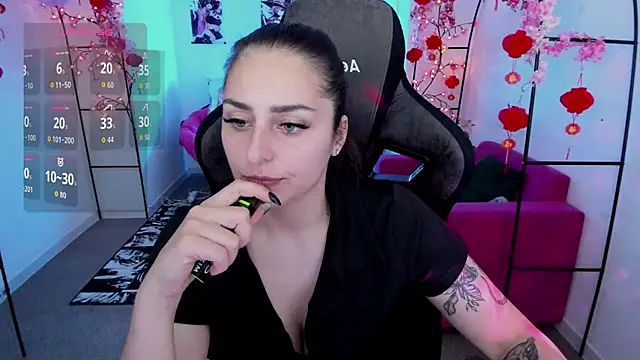 Snapshot of ValeriiMills chatting on May 12, 5:21 pm ValeriiMills online show from May 12, 5:21 pm