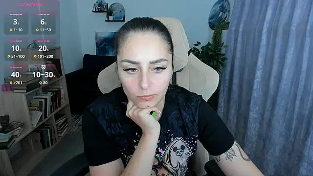 Snapshot of ValeriiMills chatting on May 25, 1:39 pm ValeriiMills online show from May 25, 1:39 pm