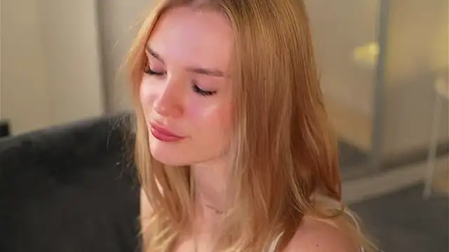 Snapshot of Cyberheart_ chatting on November 5, 4:51 pm Cyberheart online show from November 5, 4:51 pm