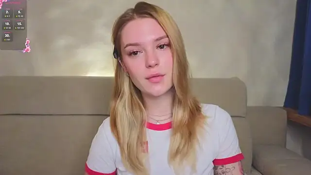 Snapshot of Cyberheart_ chatting on December 17, 3:18 pm Cyberheart online show from December 17, 3:18 pm