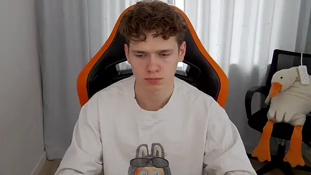 DanyDavis online show from April 11, 9:46 am