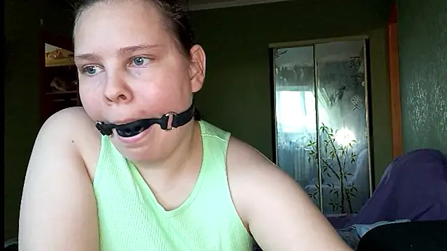 Snapshot of SweetPiggyx chatting on May 11, 2:45 pm SweetPiggyx online show from May 11, 2:45 pm