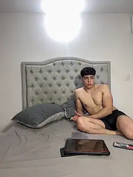 Snapshot of valentinoblush chatting on April 18, 9:26 pm valentinoblush online show from April 18, 9:26 pm