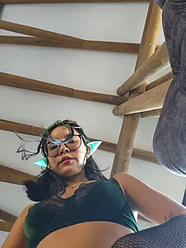 Snapshot of Pretty_roxxyy chatting on November 8, 1:00 pm Pretty roxxyy online show from November 8, 1:00 pm