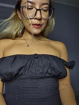 Pretty roxxyy online show from February 8, 12:25 am