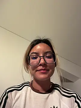 Pretty roxxyy online show from March 8, 12:52 am