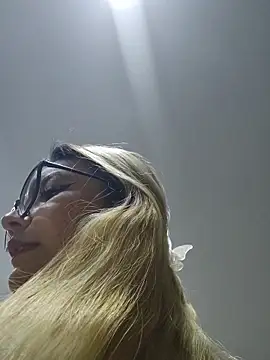 Pretty roxxyy online show from March 8, 9:57 am