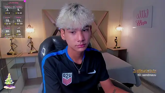 OliverTwinky online show from November 15, 1:18 pm