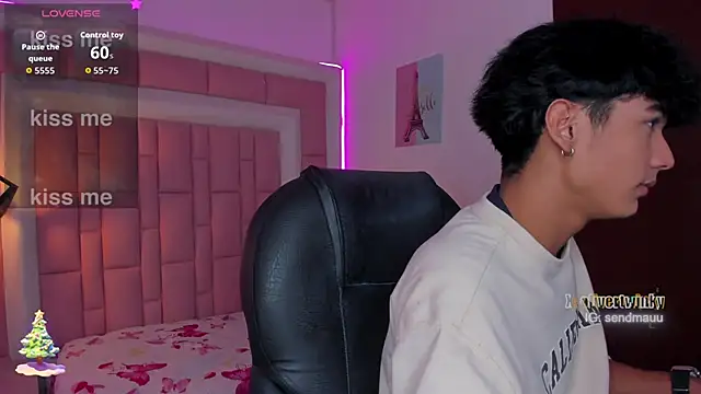 OliverTwinky online show from November 20, 4:34 am