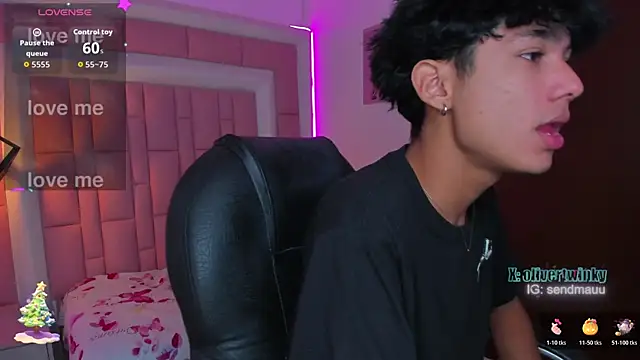 OliverTwinky online show from November 21, 4:44 am