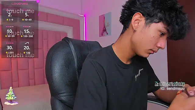 OliverTwinky online show from November 26, 1:45 pm