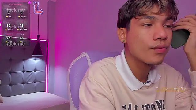 OliverTwinky online show from February 5, 9:41 pm