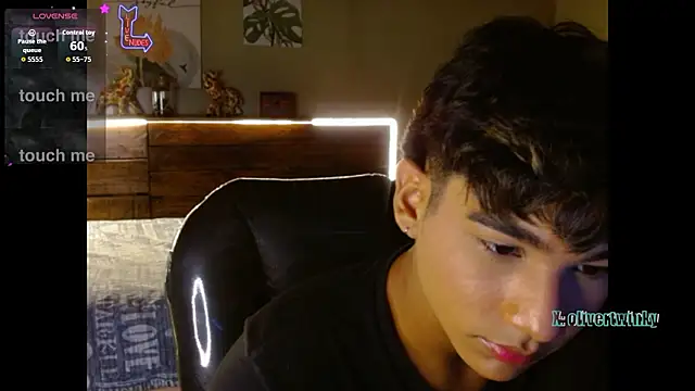 OliverTwinky online show from February 20, 4:18 pm