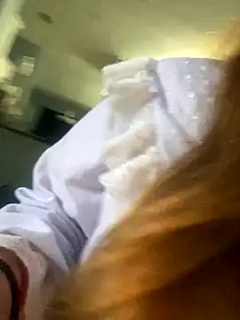 bankruptbabe online show from December 2, 4:40 am