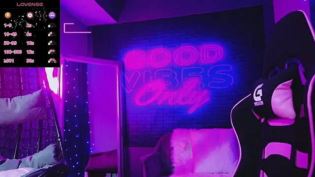 AlessiaCroft online show from December 3, 5:04 am