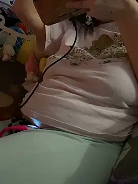 w3tkittty online show from February 13, 6:42 am