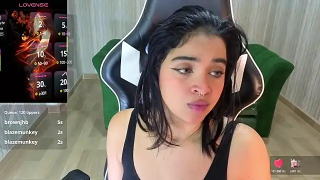 Snapshot of clementine_t chatting on October 17, 12:30 pm clementine t online show from October 17, 12:30 pm