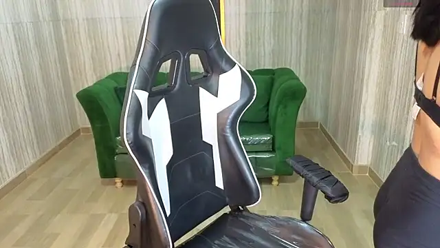 Snapshot of clementine_t chatting on October 19, 12:17 pm clementine t online show from October 19, 12:17 pm