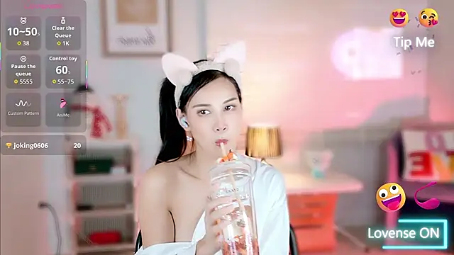 Snapshot of LunaBelle1984 chatting on November 21, 3:11 pm LunaBelle1984 online show from November 21, 3:11 pm