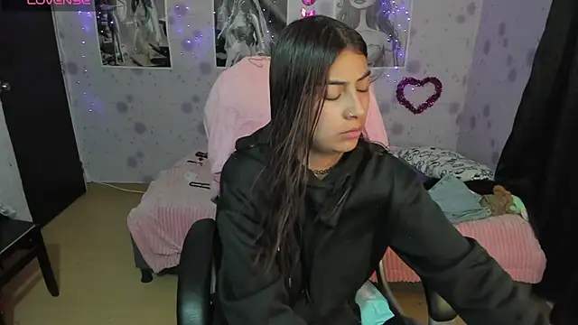 Snapshot of Medussa_katt chatting on November 12, 4:13 am Medussa katt online show from November 12, 4:13 am