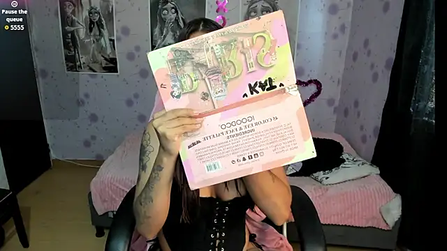 Snapshot of Medussa_katt chatting on November 19, 8:42 pm Medussa katt online show from November 19, 8:42 pm