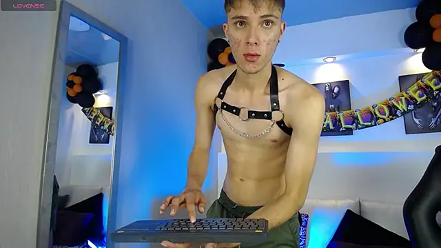 Snapshot of Robbin_Blaze chatting on October 25, 5:48 am Robbin Blaze online show from October 25, 5:48 am